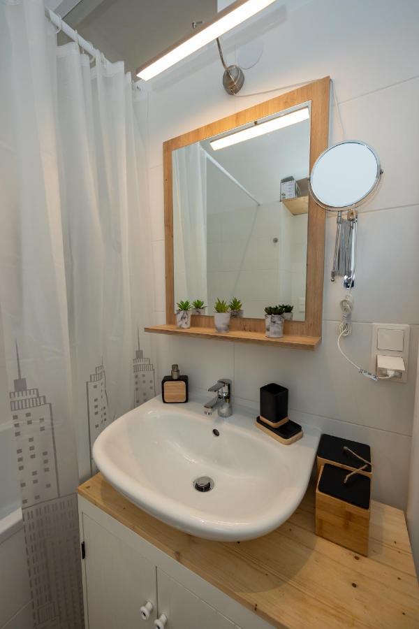 Delightful 1 Bedroom Near Schoenbrunn And Westbahnhof With Big Porch Vienna Exterior photo