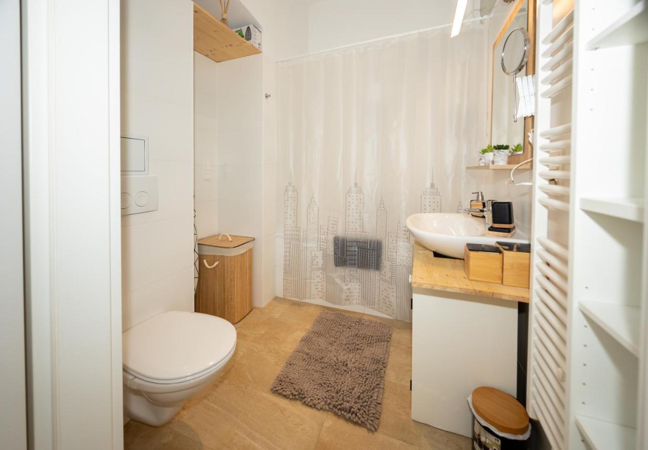 Delightful 1 Bedroom Near Schoenbrunn And Westbahnhof With Big Porch Vienna Exterior photo